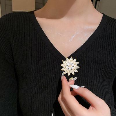 China South Korea Fashion Snowflake Elegant Brooch Initial Handmade Jewelry Making for sale