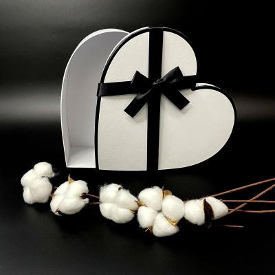 China Custom Reused Materials Gift Rose Flower Packaging Box Luxury Size Heart Shape Flower Box Ribbon Gift Packaging Box With Handle For Flower for sale