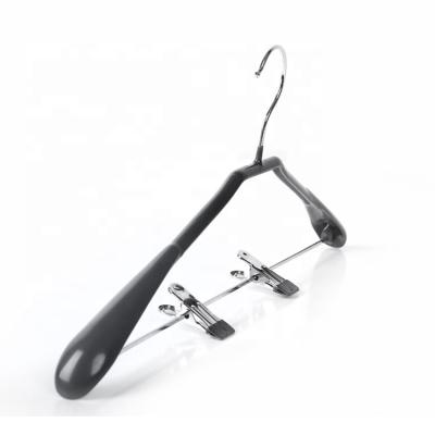 China Custom Black Plastic Coated Wide Shoulder Wardrobe LM1025 Wire Coat Hanger for sale