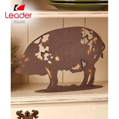 China Decorative Rustic Iron Hog ​​Figurine Home Table Metal Color Iron Pig Statue Figurine for sale