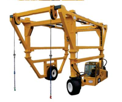 China Gantry Crane 35ton 45ton Port Mobile Crane For 20feet 40feet Container Rubber Tire Straddle Carrier for sale