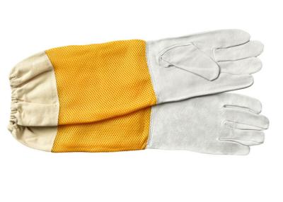 China Guantes apícolas de piel de oveja con protección contra las rejas de aire acondicionado amarillo en venta