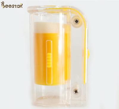 China Queen Bee Marking Kit plastic Queen Rearing Beekeeping System Queen bee marker for sale