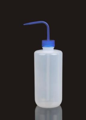 China Plastic Wash Bottle Laboratory Consumables With Different Capacity for sale