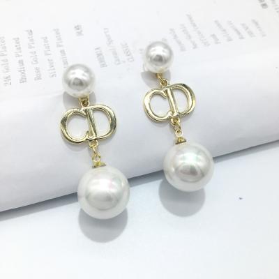 China 2021 New Fashion Jewelry CD Silver Earrings Fashion Pearl Earrings Elegant Women's Earrings for sale