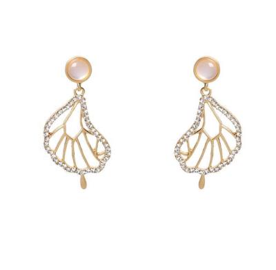 China 2021 New Trendy Shell Design Ladies Zircon Pearl Gold Plated Stud Earrings for sale