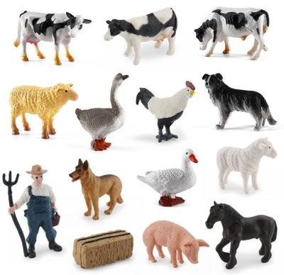 Cina Finemente scolpite e dipinte a mano 14 PCS Figure di animali da fattoria per il gioco dell'immaginazione in vendita