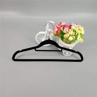 China Wholesale 8002 Fashion Style Assembled Velvet Assembled Hanger Shoulder 42cm For Clothing Display for sale