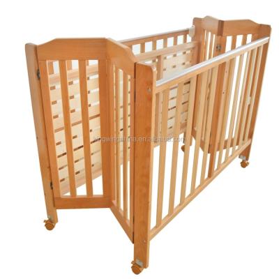 China Solid Wood Foldable Solid Wood Baby Crib With Caster for sale