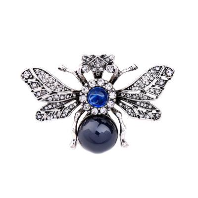 China Vintage ts00167 Crystal Diamond Encrusted Sapphire Moth Insect Brooch Luxury Women 2021 Brass for sale