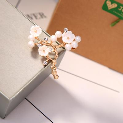 China ts00206 Crystal Gold Plated Handmade Customized Pearl Plum Blossom Flower Brooch From Women Jewelry China Factory for sale