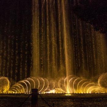 China Hotels 100m Music Fountain Show For Lake Out Of Door Laser Show Stunning Entertainment Dance Fountain New Performance 2022 for sale