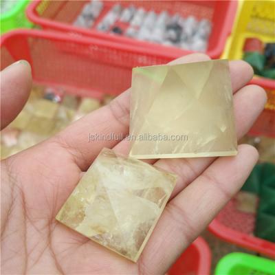 China Clear quartz Crystal Pyramid For Healing natural rock citrine from China for sale