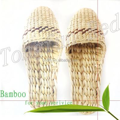 China Hotel Non-slip High Quality Comfortable Wholesale Disposable Crochet Knitted Slipper Holder for sale