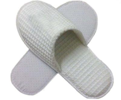 China Anti-slip Disposable Hotel Slipper Porcelain Flip Flop Rubber Slipper for sale