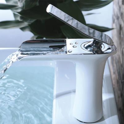 中国 Modern Contemporary Wall Mounted Chrome Single Lever Filterable Made In Germany Faucets For Bathroom 販売のため