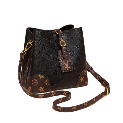 China Others 2023 autumn new net red fashion embossed diagonal large capacity bucket bag vintage classic printed handbag for sale