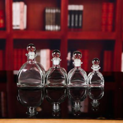 China Wholesale Customized Gift Housewares Clear Diffuser Glass Bottles With Natural Reed Sticks And Glass Caps for sale