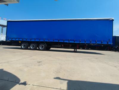 China Stahl Tri-Achs Side Curtain Semi-Trailer mit Jost E100 Landewagen und wettbewerbsfähigen zu verkaufen