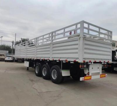 China 3 Axle 60t Animal Transport Fence Semi Trailer 1310mm Wheel Base for sale