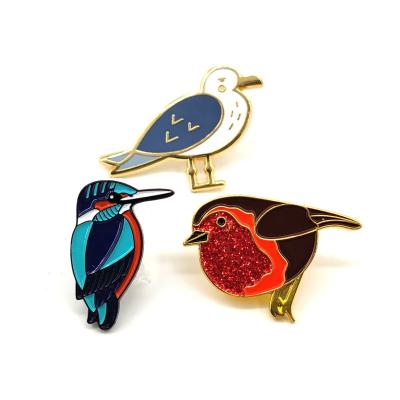 China Global Gold Color Finish Glitter Hard Enamel Animal Bird Lapel Pin for sale