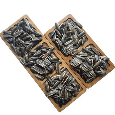 China Sunflower Seeds Dry Large Size Black Hulling Hybrid Type 361 for sale