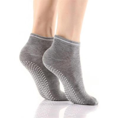 China Sporty Grip Socks Solid Colored Cotton Knit Anti Slip Pilates Grip Socks Ankle for sale