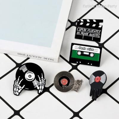 China Europe Vibraphone Band Good Music Lovers DJ Vinyl Record Player Brooch Badge Cool Gothic Jeans Shirt Jewelry Lapel Pin for sale