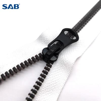 China High Strength 5# Clothing Zipper Environmental Protection Resin Plugged Plastic Zipper Nickel Free for sale