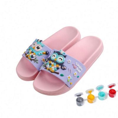 China 2021 Summer DIY PAINTING CARTOON CHILDREN SLIPPERS waterproof hot selling kids slippers for sale