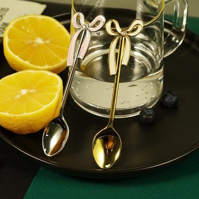 China 2022 Disposable Latest European and American Super Popular Custom 304 Stainless Steel Teaspoon Bow Metal Dessert Spoon Set Gift Bag for sale