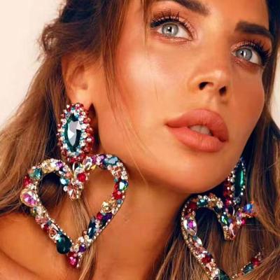 China BIG FASHION EARRINGS FASHIONABLE LARGE DIAMOND EARRINGS EUROPEAN AND AMERICAN POPULAR VINTAGE DIAMOND ALLOY COLOR HEART EARRINGS for sale