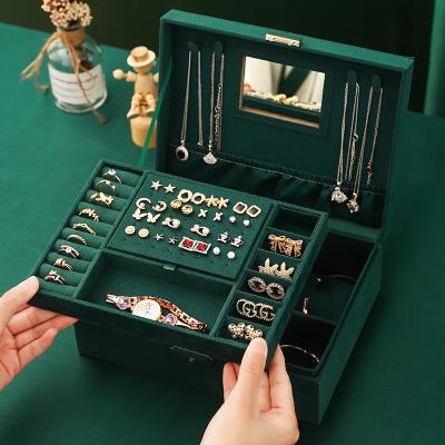 China Hot Selling High Quality Green Earrings Border Ring Jewelry Box Low Price Flannel Watch Necklace New for sale