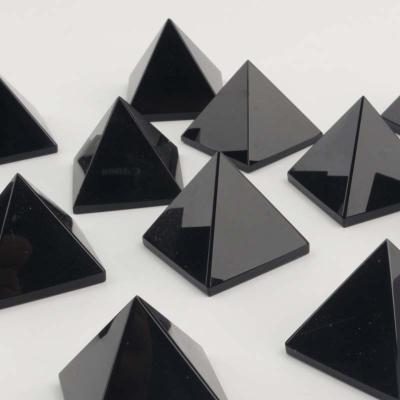 China China Wholesale Natural Crystal Pyramid Polished Crystals 7 Chakra Pyramid Healing Crystal for sale