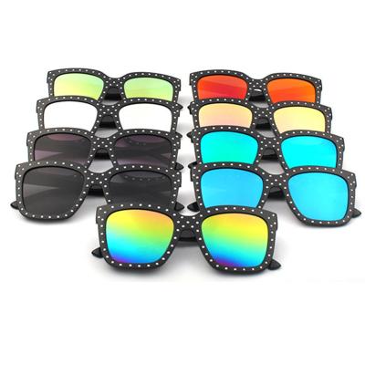 China Sunglasses Style 2116 Fashion Rivet Sunglasses Women Muti Colors Available Driving Fishing Party Running Sunglasses for sale