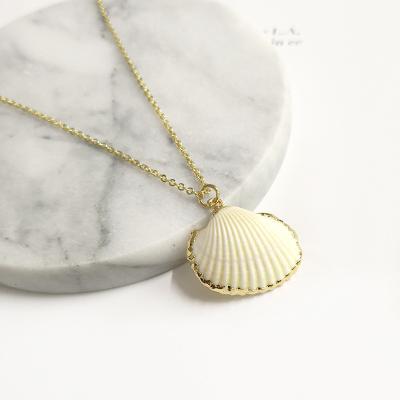 China FASHIONABLE Gold Shell Necklace Tiny Seashell Necklace Tasty Clam Shell Necklace from LUOXIN for sale