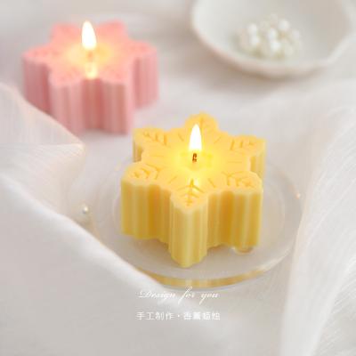 China Custom Art Candle Low Moq Scented Candles Home Decoration Color Snowflake Candle Fragrance Home Party Decoration for sale