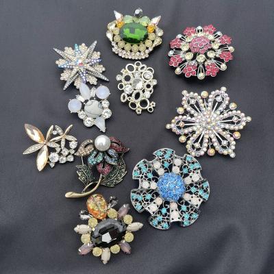 China Wholesale ALLOY Brooch Large Wedding Pins, Big Flower Crystal Rhinestone Brooch Pins For Wedding Decoration Qinsource New Design for sale