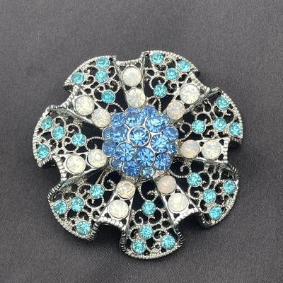 China ALLOY Qinsource Design Brooches Jewelry Luxury Design All-match Exquisite Elegant Flower Full Diamond Gold Plated Brooch for sale