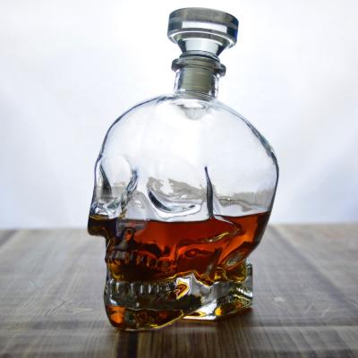 China Classic Bourbon Vodka Bottle Glass Skull Shaped Whiskey Glass Bottle Fancy Whiskey Glass Decanter Set for sale