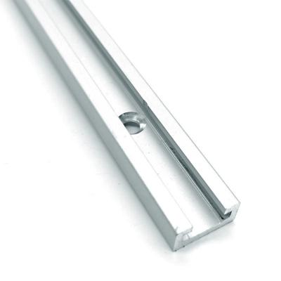 Chine Rails d'extrusion en aluminium résistant à la rouille personnalisés pour supports de montage solaire à vendre