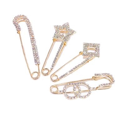 China Luxury Rhinestone Pin Suit Ornament Accessories Waist Gold Fashion Luxury Multifunctional Geometric Brooches Jewelry Hugging Jewelry for sale