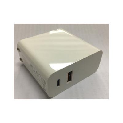 China 2021 Convenient Portable Convenient Quick Adapter Manufacturer Travel Charger With Charger for sale