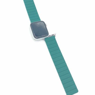 China Silica Gel 2022 Reversible Release Silicone Strap Reversible Magnetic Band For Apple Watch Series Se 7 6/5/4/3/2 38mm 41mm 45mm for sale