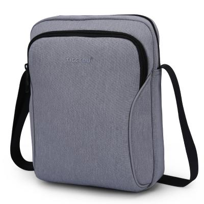 中国 Factory supplier fashion shockproof waterproof shoulder messenger laptop cross body bag for men 販売のため