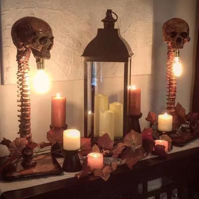 China Africa 2021 Late Post Horror Halloween Sculpture Decoration Resin Luxury Crafts Skeleton Home Post Design for sale