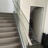 Κίνα 900 mm / 1100 mm Προσαρμοσμένη γυάλινη μπαλουστέρα με 8 mm - 17,5 mm πάχος γυαλιού προς πώληση
