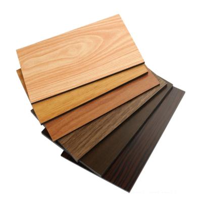 Chine 4 mm revêtement en PVDF 1220x2440 mm Panneau composite en aluminium de couleur grain de bois ACP ACM à vendre