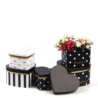 China Fashionable and simple heart-shaped gift box handmade three-piece gift box holiday party wedding flowers with hand gift box for sale