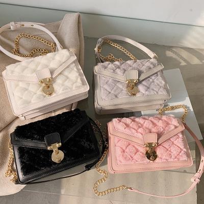 China 2020 Fashion Winter Handbag High Quality Fashionable Plush Handbag Faux Fur Chain Purse Chain Bags For Women for sale